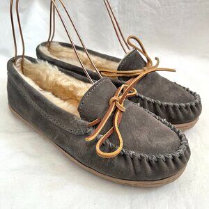 Minnetonka moccasins gray suede US womens 7 rubber soles sheepskin slippers